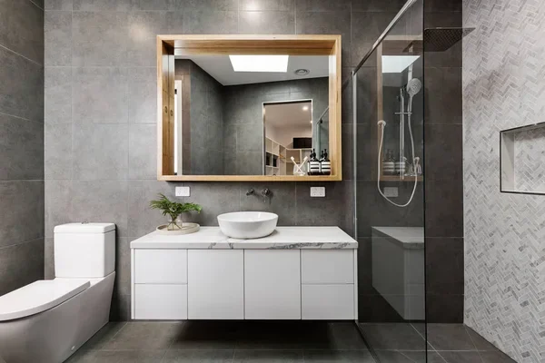 rinnovo-bagno-moderno.png